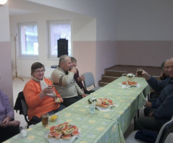 Posedenie so seniormi staršími ako 70 rokov