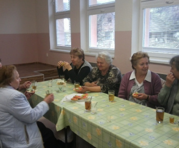 Posedenie so seniormi staršími ako 70 rokov