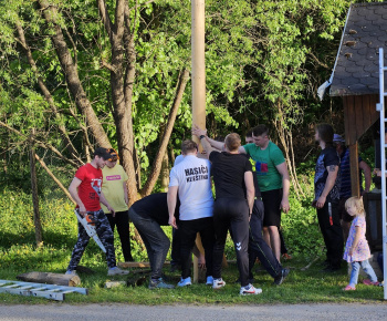 Aktuality / Stavanie mája v obci dňa 30.04.2024 o 18.00 hod. pred obecným úradom. - foto