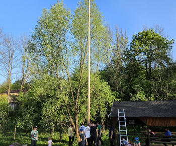 Aktuality / Stavanie mája v obci dňa 30.04.2024 o 18.00 hod. pred obecným úradom. - foto