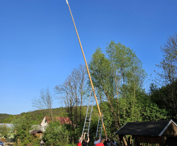 Aktuality / Stavanie mája v obci dňa 30.04.2024 o 18.00 hod. pred obecným úradom. - foto
